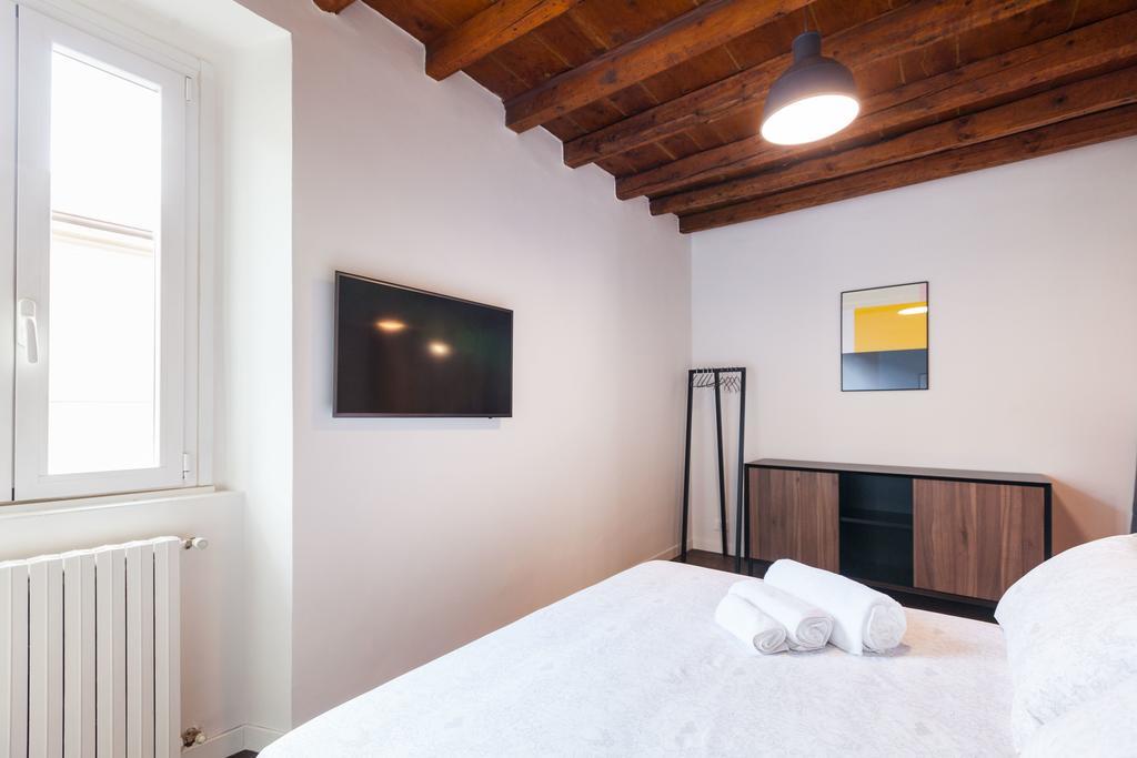 - Downtown Apartment Mailand